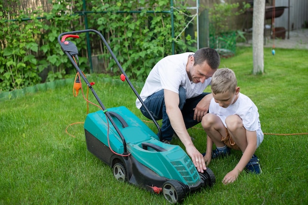 How to Put the Bag on a Ryobi Lawn Mower