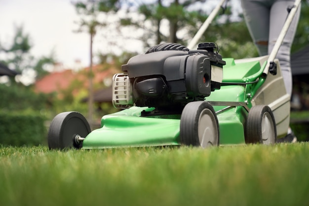 How to Mulch with a Ryobi Lawn Mower