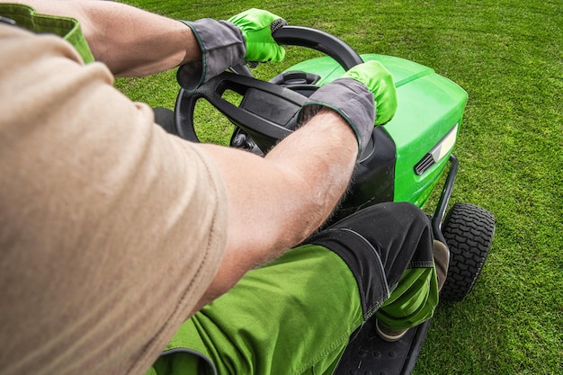 Handling the bag of Ryobi Lawn Mower